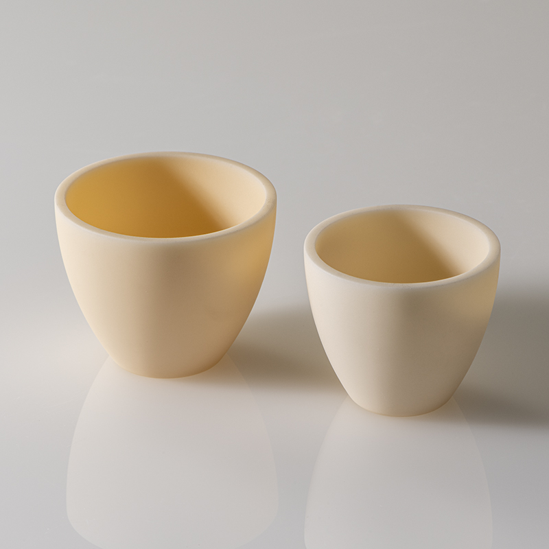 2 beige Tiegel, konische, breite Form aus Aluminiumoxid