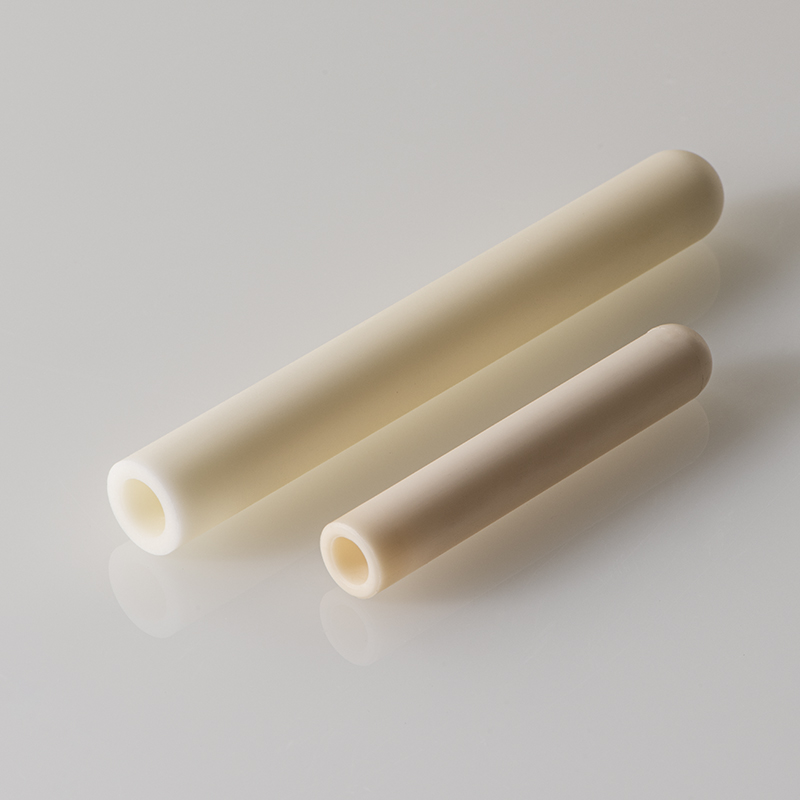 2 verschieden große Röhrentiegel in beige